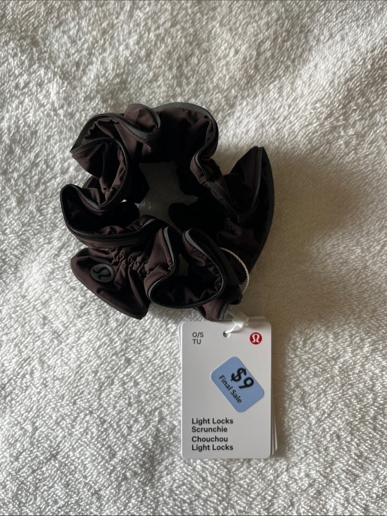 Lululemon Accessories - 🆕 Lululemon Light Locks Scrunchie in expresso